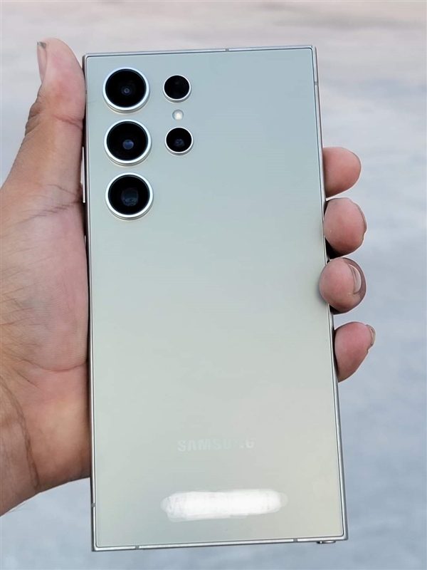 安卓機皇！三星Galaxy S24 Ultra真機首曝：鈦金屬中框 回歸直屏